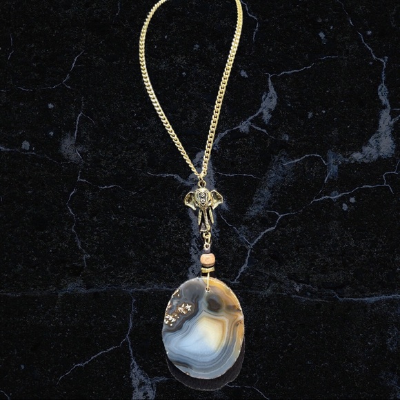 Handmade agate slice & elephant necklace ✨ - Picture 8 of 10